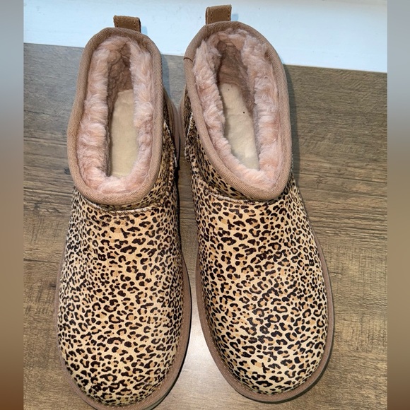 UGG Shoes - Women's Ultra Mini Speckles Slip-On Booties Size 9 Chesnut/animal print